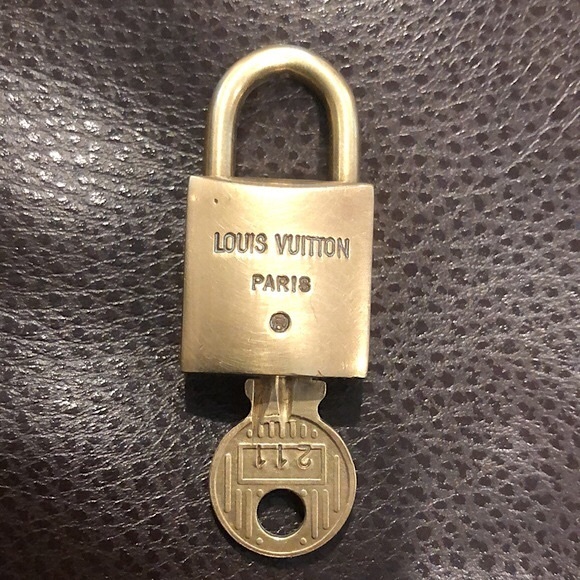 Vintage LV Louis Vuitton Padlock Lock & Key 211 - Picture 3 of 13